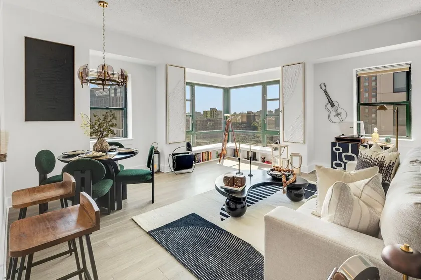 Penthouse Perfection with Unmatched Skyline Views - Image 1