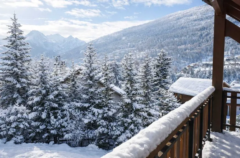 Charming duplex with 2 balconies and view - Image 1