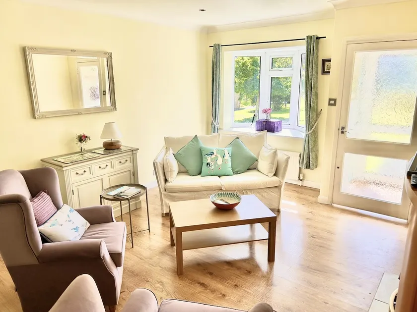 Daisy Cottage - Image 1