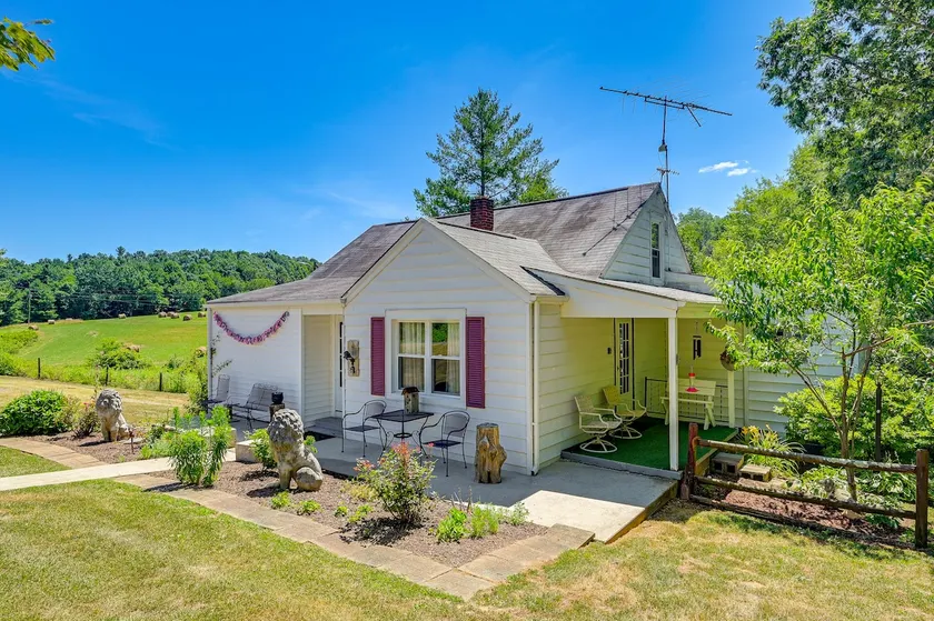 Family Fancy Gap Cottage w/ Deck - Pets Welcome! - Image 1