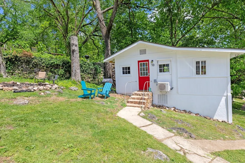 Historic Water's Edge Cottage 10 - Image 1