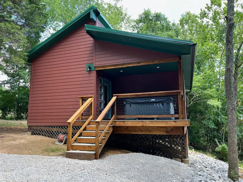 Hot Tub Cabin- In the Heart of Shawnee Wine Trail - Image 1