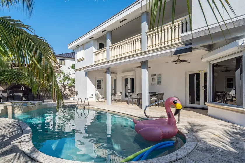 Tropical Pool Paradise x 6-BD 4-BA Luxury Living - Image 1