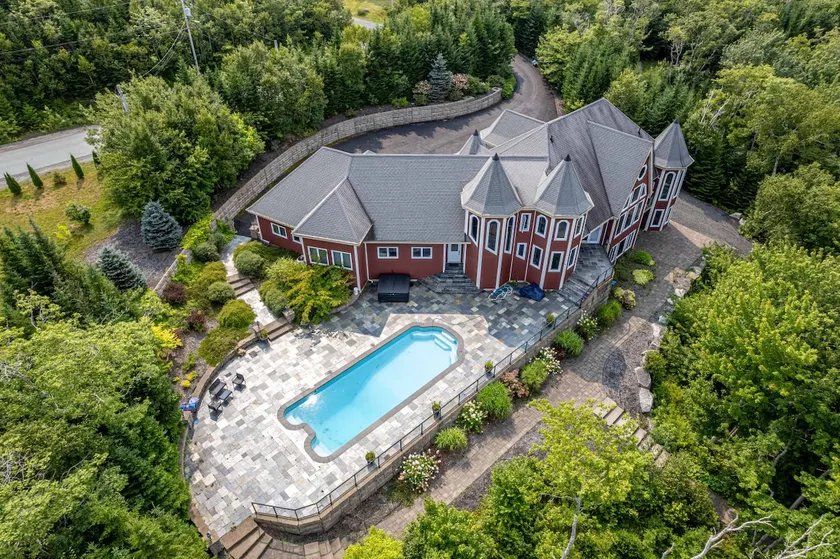 Tranquil Chateau on Moody Lake - Image 1
