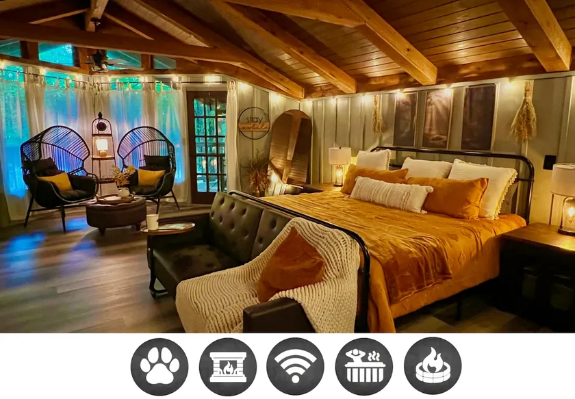 Light''n Bug Bungalow: Pet Friendly, FREE Attraction Tickets, Hot Tub, & Firepit - Image 1