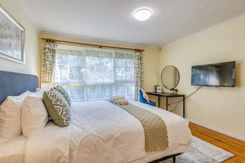 StayAU Cozy Family Comfort Vibrant WIFI 5BRM Glen - Image 1