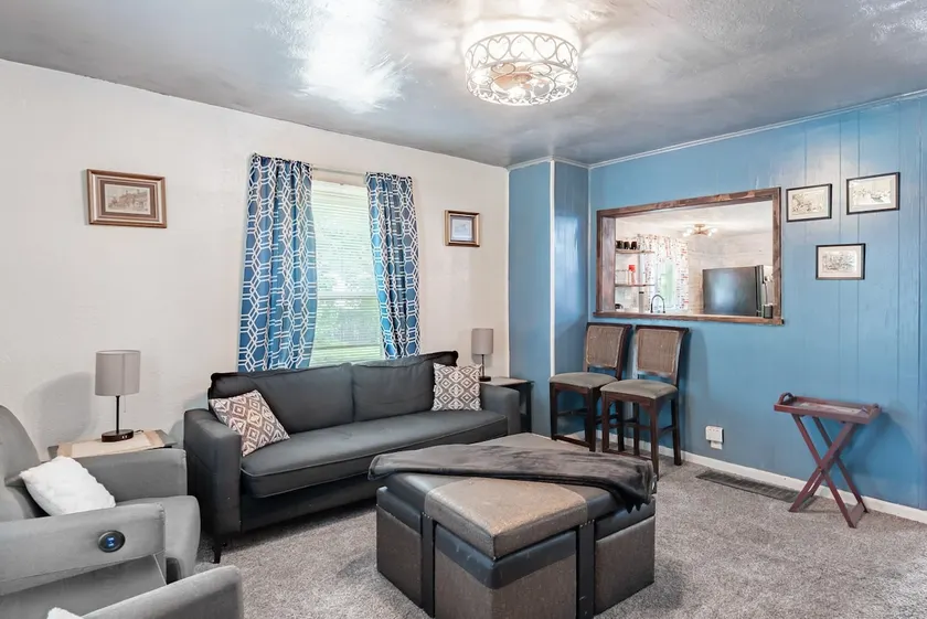 Family-Friendly 2BR Cottage Near Creve Coeur Lake - Image 1