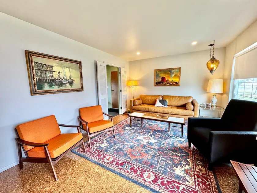 Retro Refuge On Woodstock Dr - Image 1