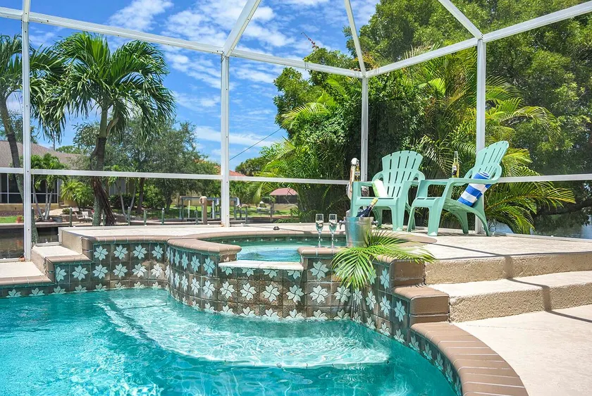 accès golfe, piscine et bain à remous, 4 chambres. 2 bains idéal pour des vacances avec 2 familles - Image 1