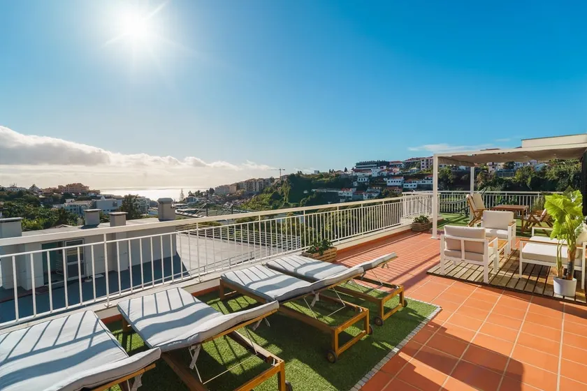 GuestReady - Charming Terrace Retreat - Image 1