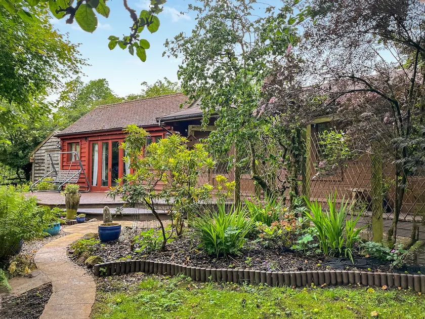 Ivy Lodge - Image 1