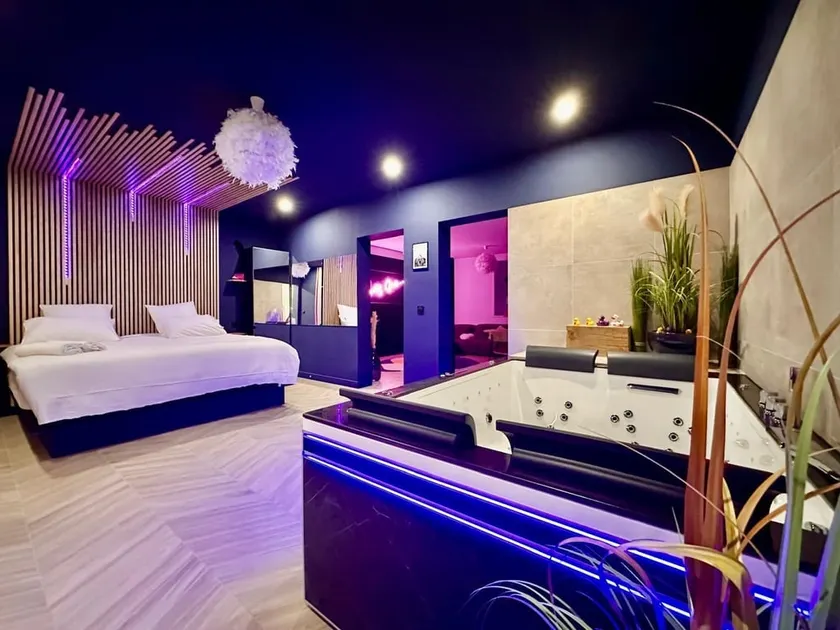 Bubble Pink - Hot tub and hammam - Image 1