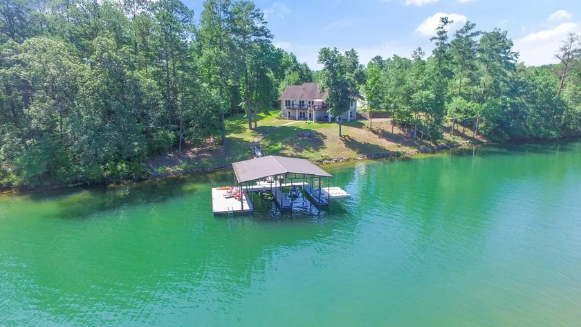 L & L Lodge - Six Bedrooms! Popular House And Location! - Image 1