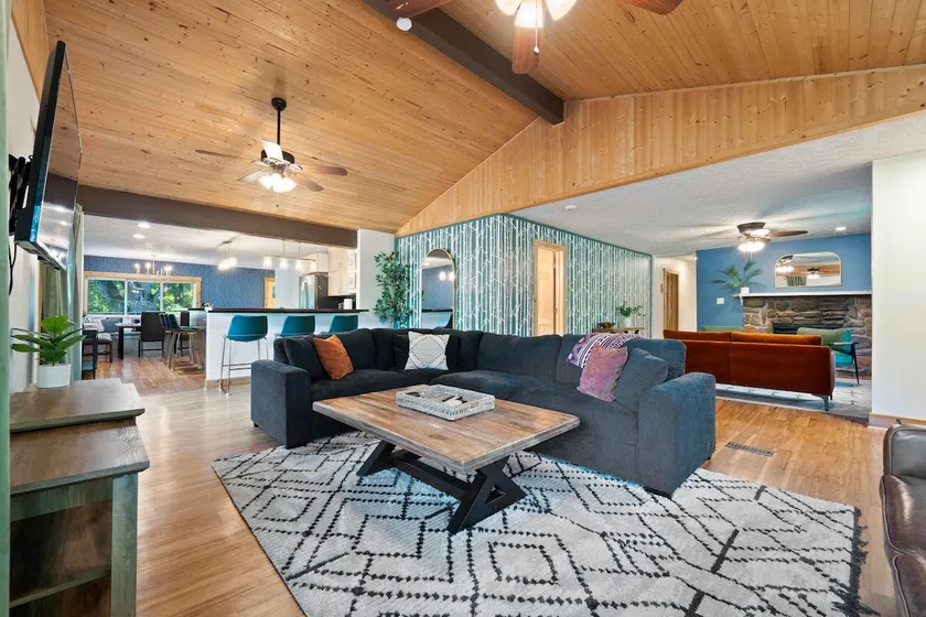 Cozy retreat on private estate with Hot Tub - Image 1