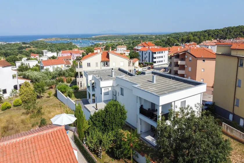Modern apartment Alisa with a sea view - Image 1