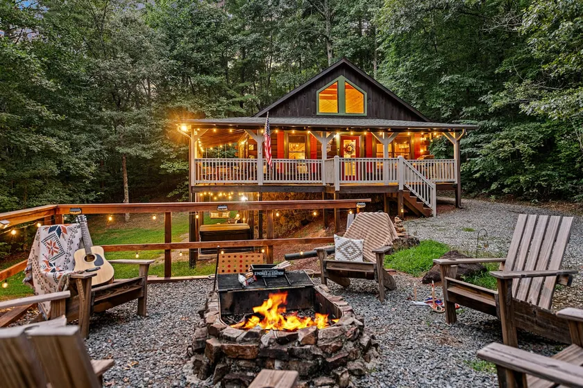 Secluded Cabin: Hot Tub & 10 Mi to Blue Ridge - Image 1
