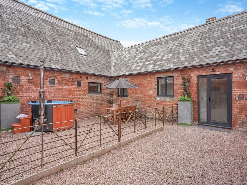 Milkmaids Barn - Image 1