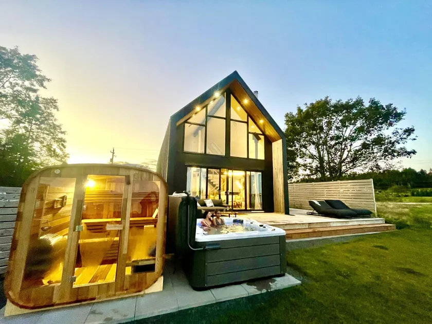 Zen Oceanfront Chalet- Hot Tub & Sauna - Image 1