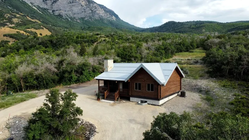 Secluded Cabin Retreat in Provo - Image 1