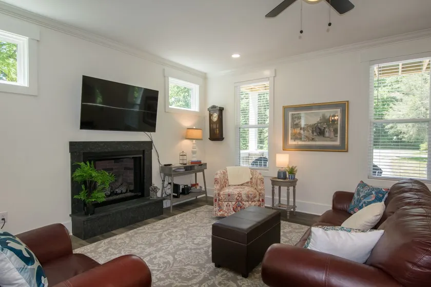 Charming 3BR w Balconies Walk to Flat Rock Playhouse - Image 1