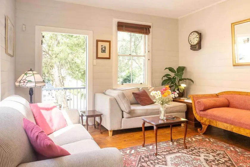Charm & History 3bdr Cottage near Harbour Views - Image 1