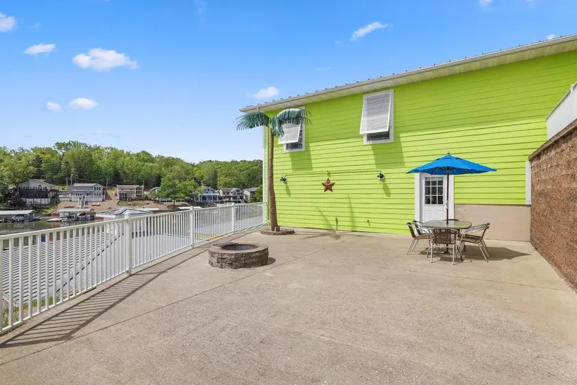 The Mojito Lakeview Sleeps 20 on Lake of the Ozark - Image 1