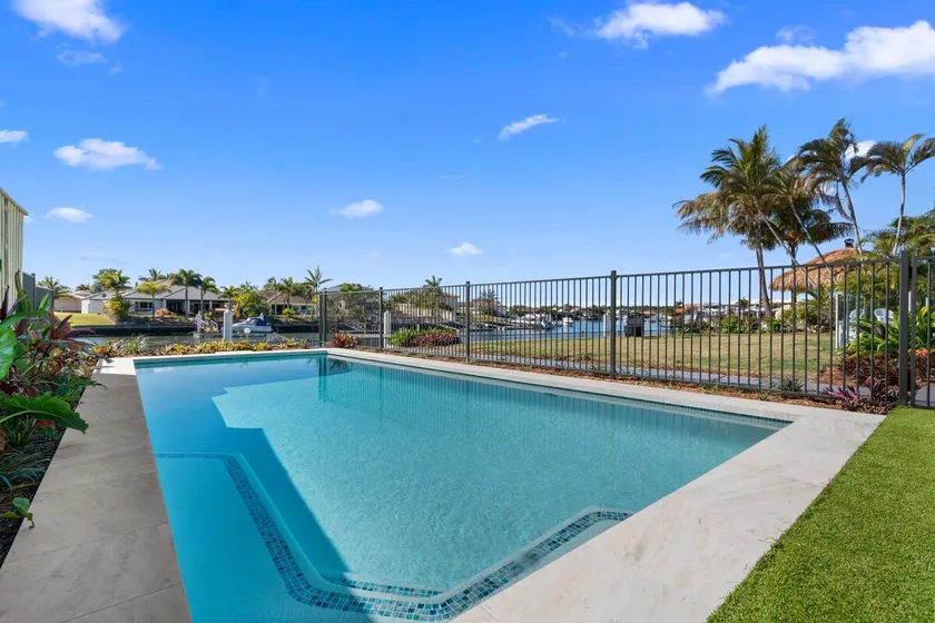 Seanna Blue: Relax & Indulge on the Canal - Image 1