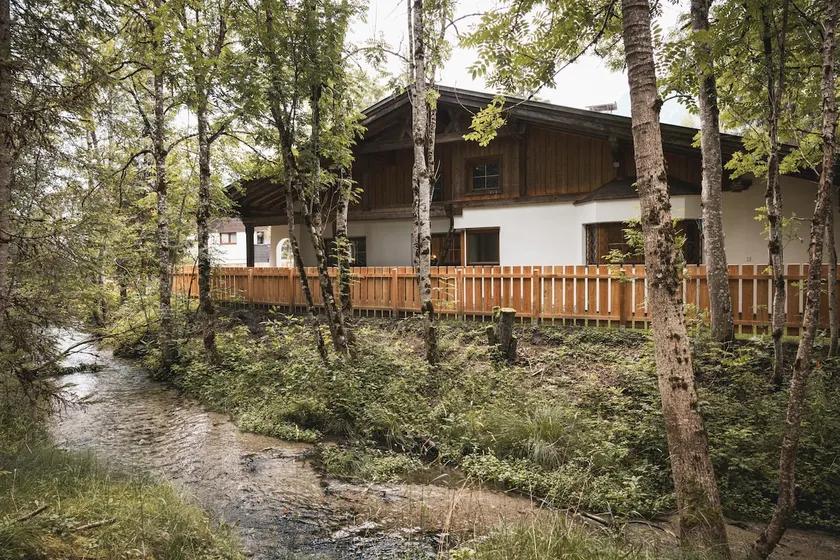 Idyllic country house sauna and garden - Image 1