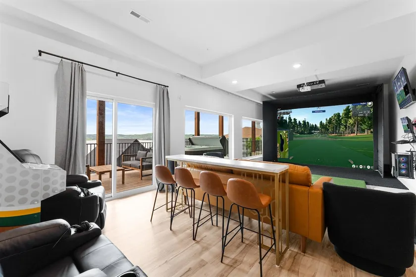 Golf Lodge Lake Views Hot Tub Rooftop Arcade - Image 1