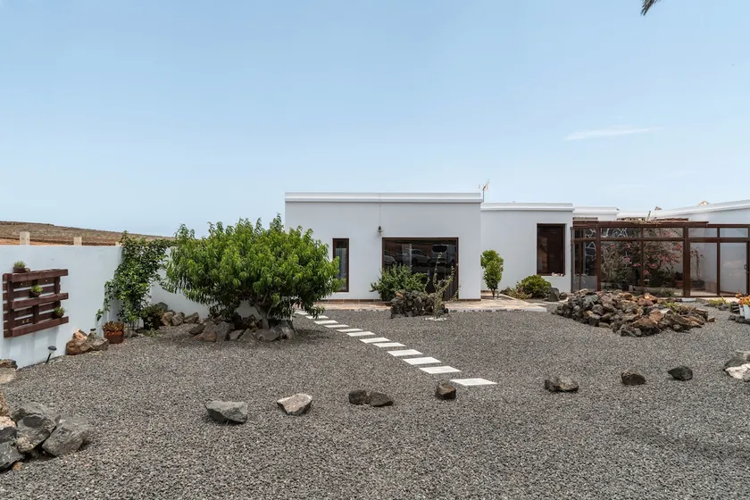Guenia I - Image 1