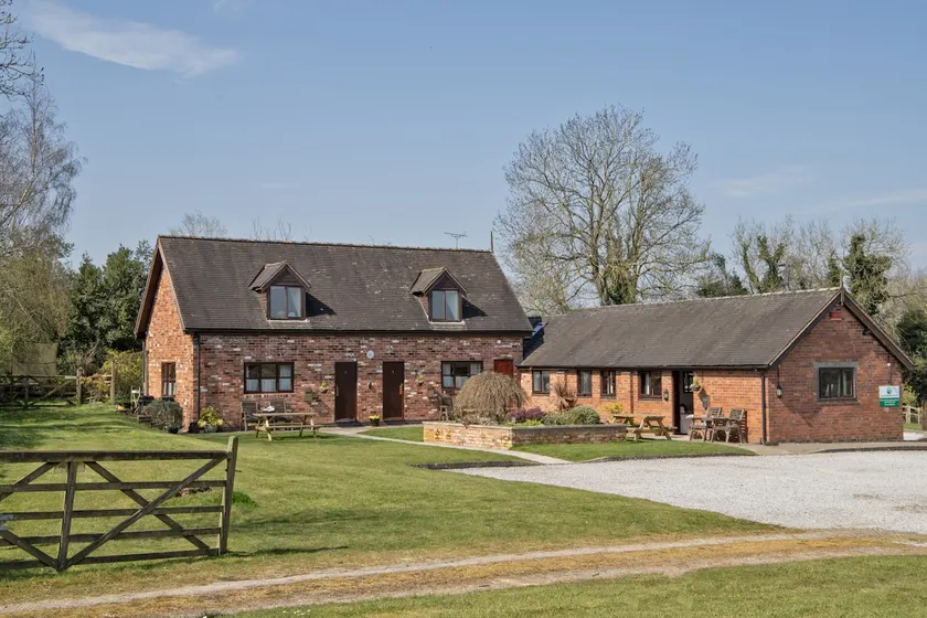 Zoe's Cottage - 5 mins drive to Alton - Alpaca's! - Image 1