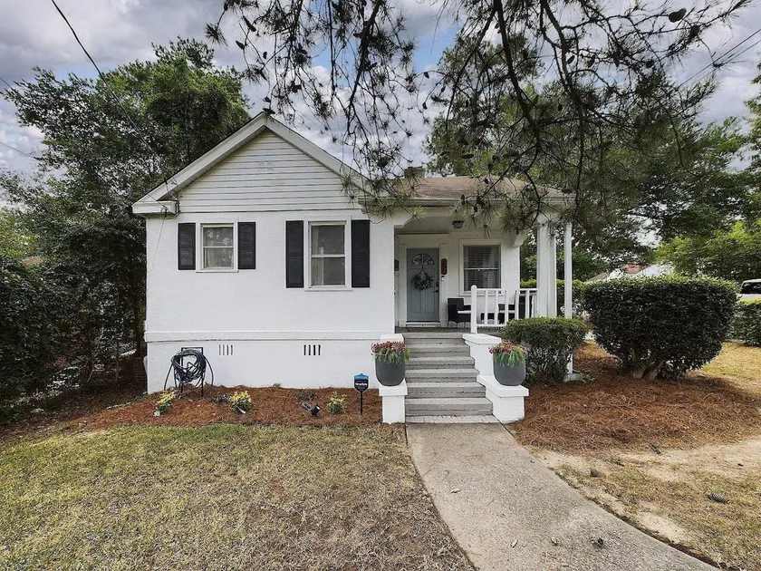 Peachy Corner Cottage - Image 1