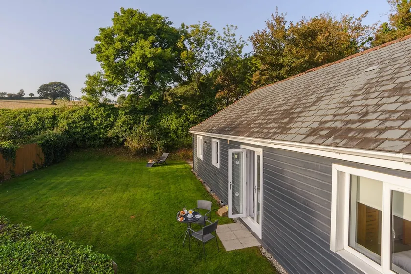 Beautiful stone-clad, 2-bed cottage - Pet Friendly - Image 1