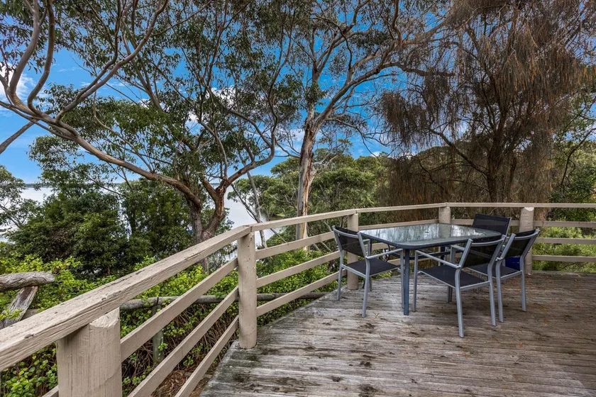 Jetty View - Rosella Cabin - Image 1