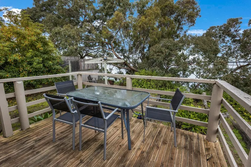 Jetty View - Bellbird Cabin - Image 1