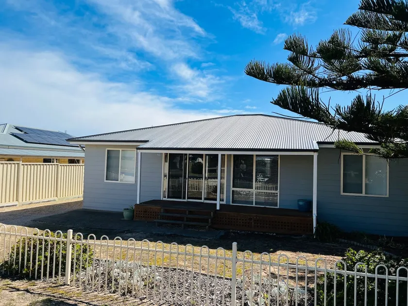 Elandra House - WiFi, pet friendly outside - Image 1