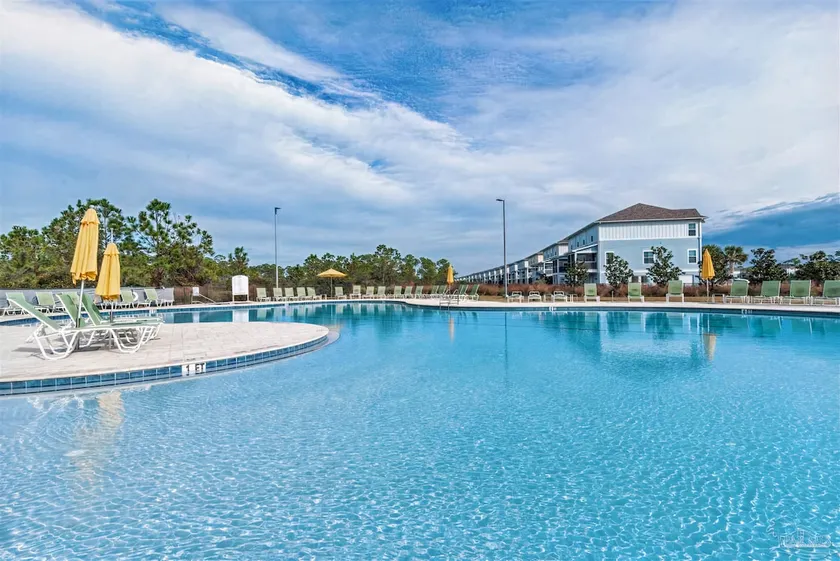 3 br, gulf view, beach club, pools, gym, hot tub - Image 1
