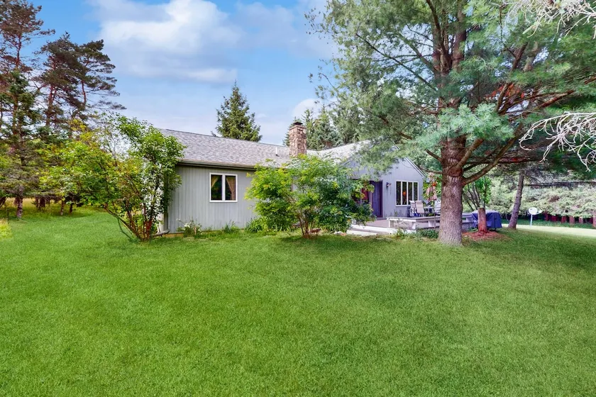 3BR home surrounded by nature, with firepit & gril - Image 1