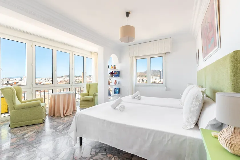 WintowinRentals Central and Bright Apartment - Image 1