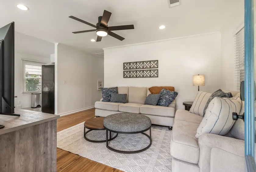 ModernNest-KS Bed| Fire Pit• Near TU•Expo•Downtown - Image 1