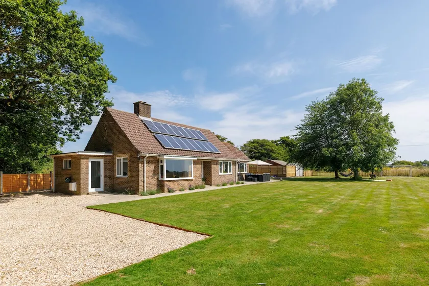 Rural Charm Meets Luxury | 3-Bed Cottage + Hot Tub - Image 1