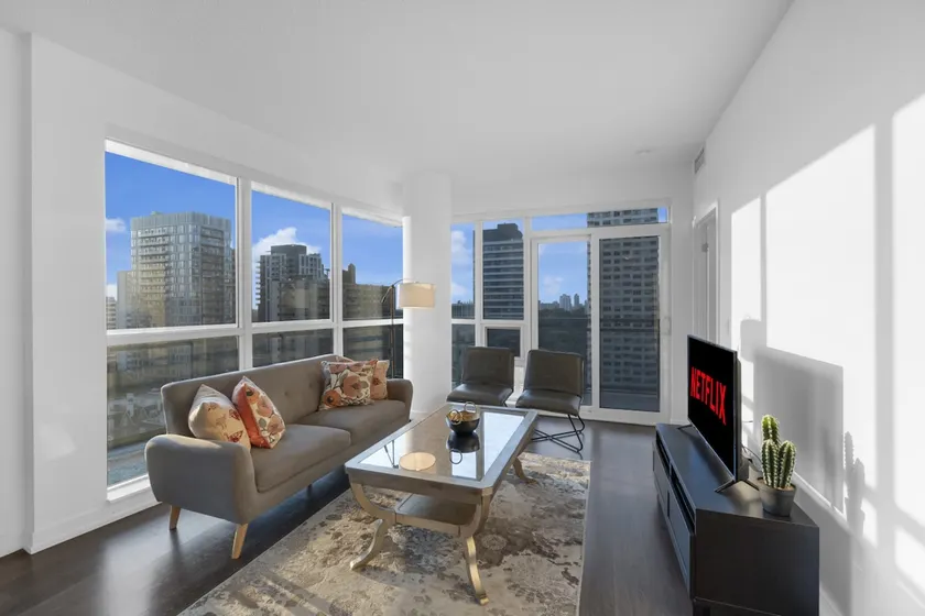 Spacious 3BR - Free Parking - 5 min walk to Subway - Image 1