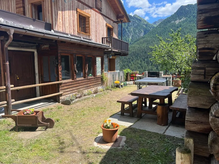 JOIVY Modern family chalet with stunning mountain views - Image 1