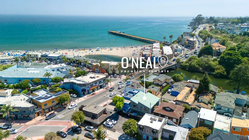 4 Bedroom Luxury in Capitola Village w/ parking! - Image 1