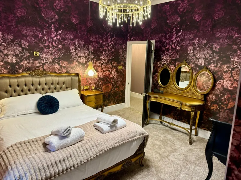 Secret Garden House - 7 bed Manor House with Hot Tub and Magical walled Gardens - Image 1