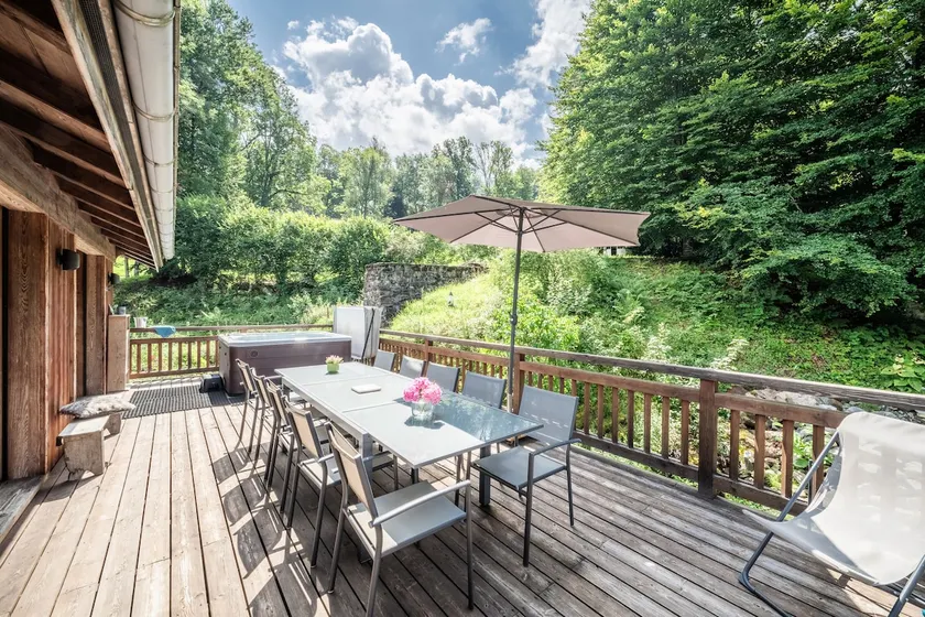 Chalet \"La Glière De L'Etelley\" avec vue sur la montagne, terrasse privée et Wi-Fi - Image 1