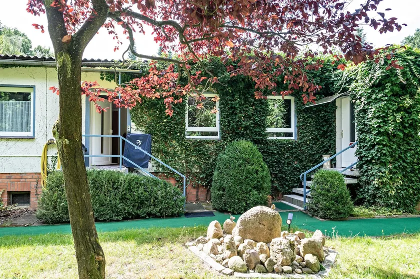 Vacation home in the forest - Image 1