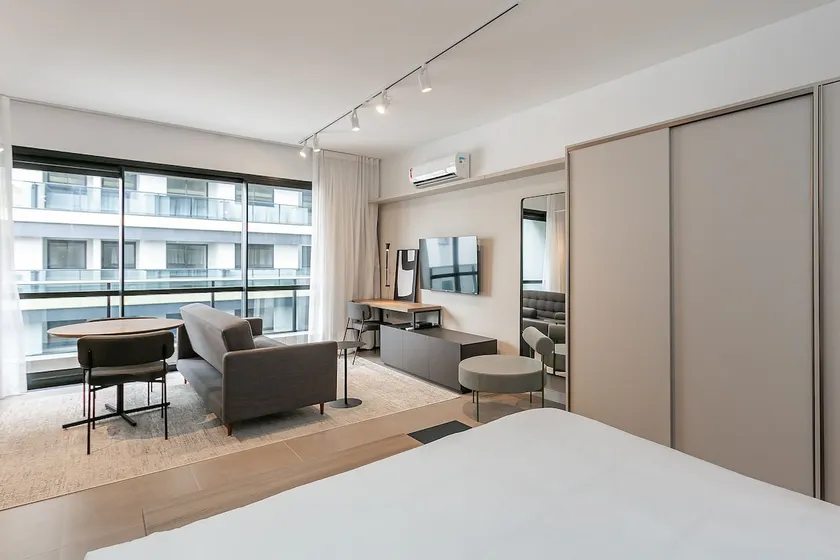 Studio with balcony near the waterfront - Image 1