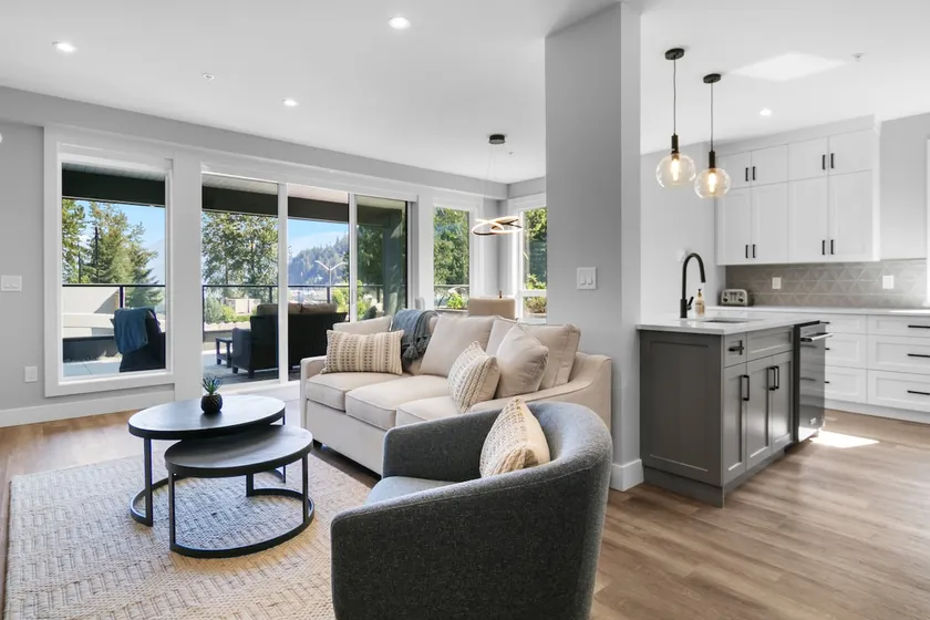 Corner Unit + Water Views & Easy Beach Access. - Image 1