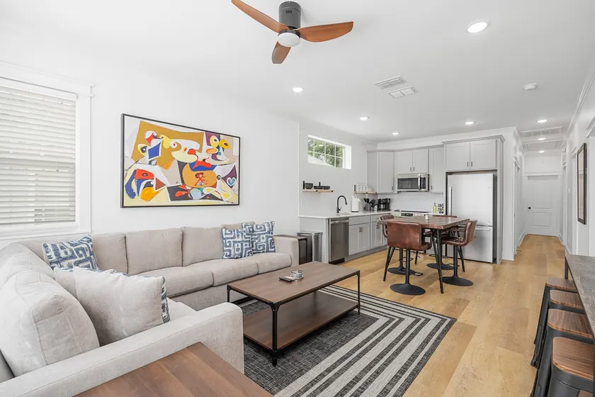 Convenient Downtown Medical District 3 Brm House - Image 1
